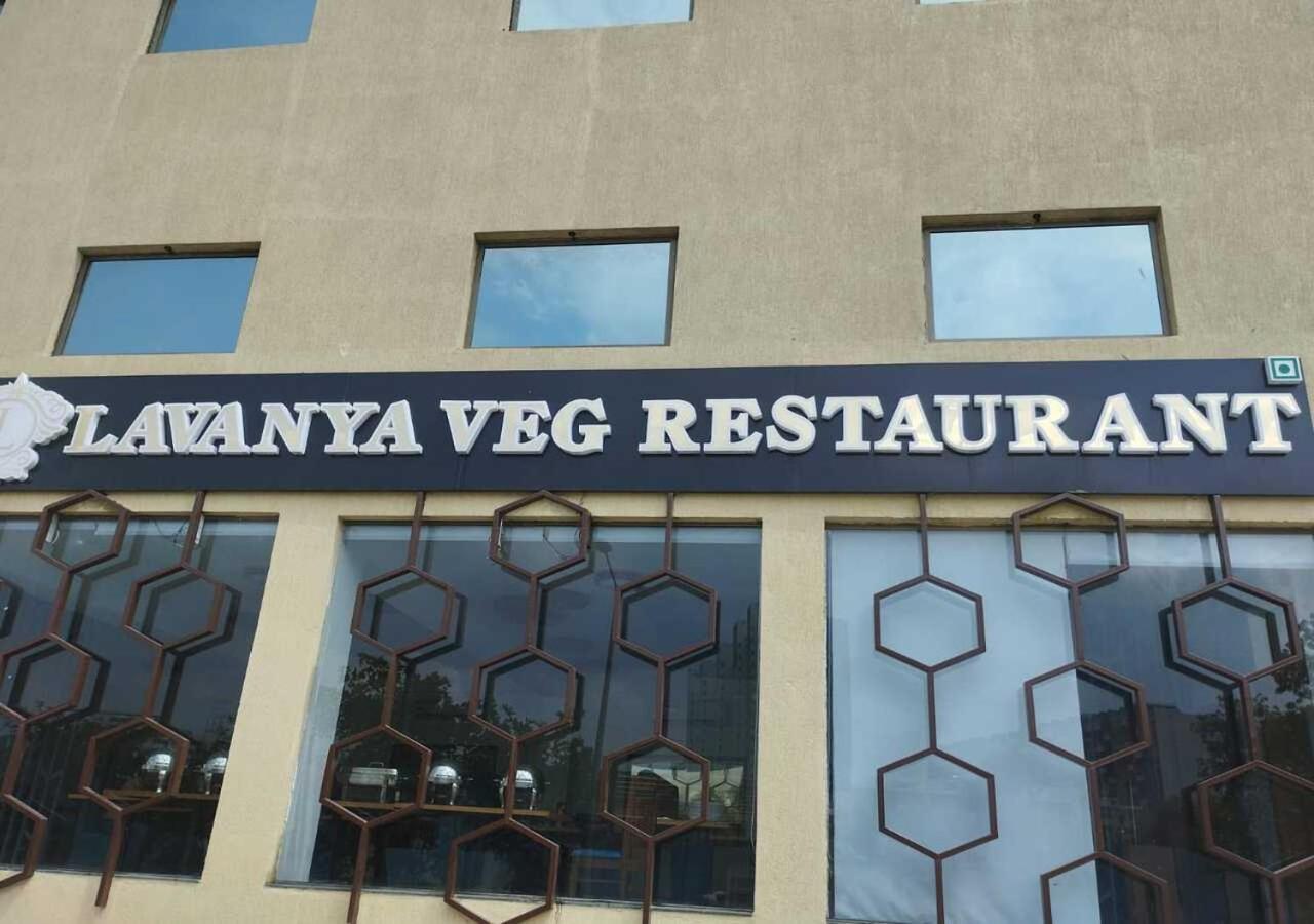 L P Regency, Pune Exteriör bild