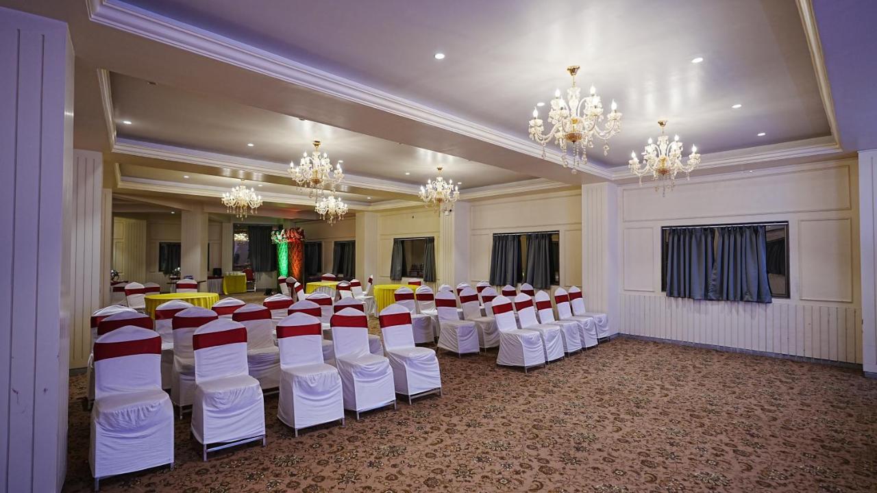 L P Regency, Pune Exteriör bild