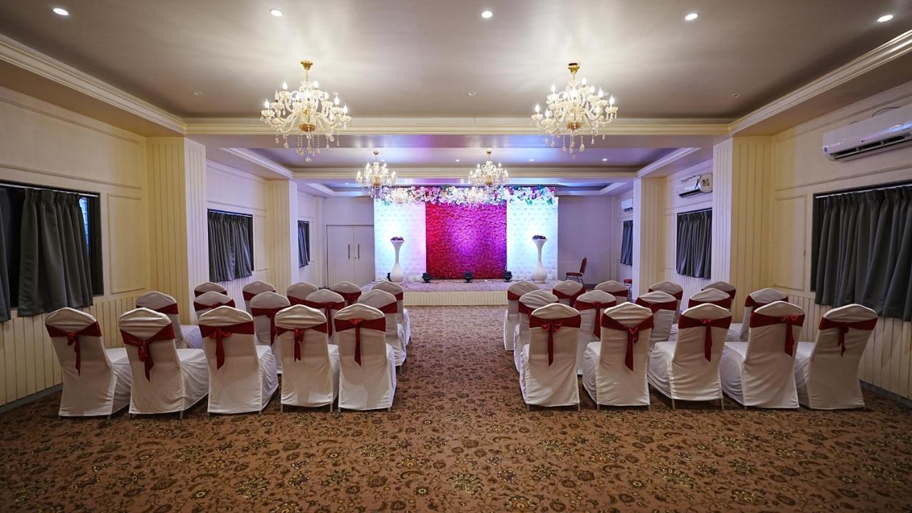 L P Regency, Pune Exteriör bild