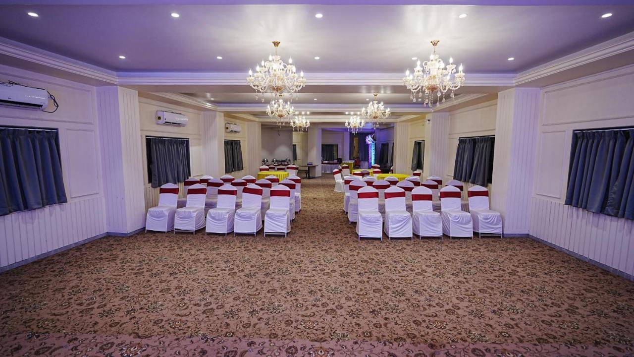 L P Regency, Pune Exteriör bild