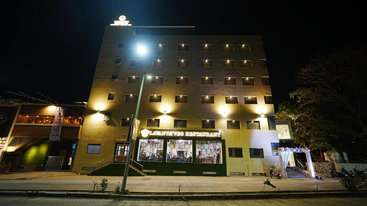 L P Regency, Pune Exteriör bild