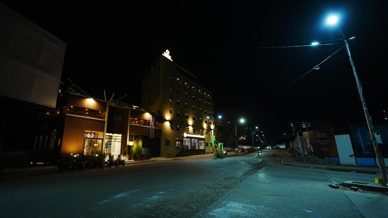 L P Regency, Pune Exteriör bild