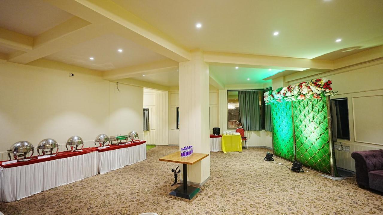 L P Regency, Pune Exteriör bild