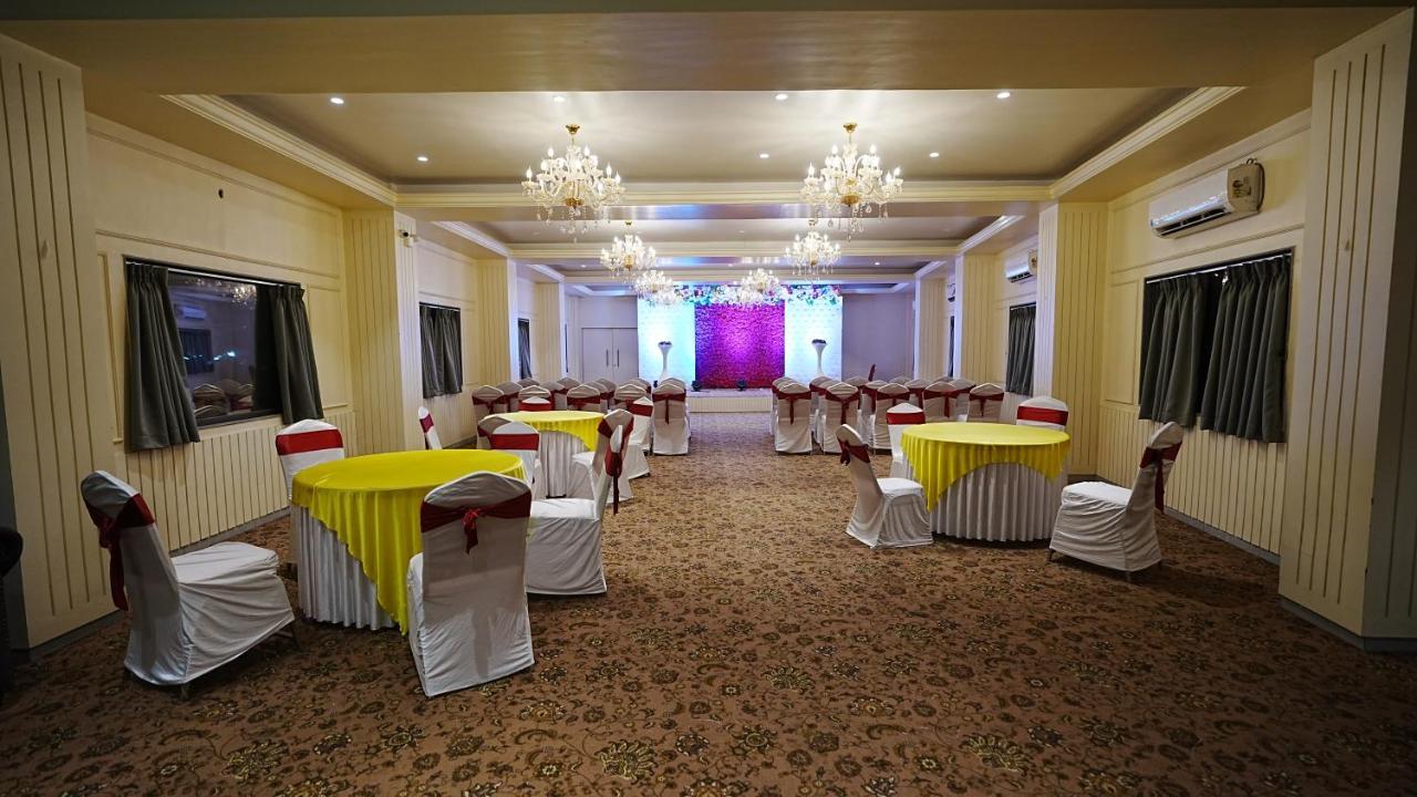 L P Regency, Pune Exteriör bild