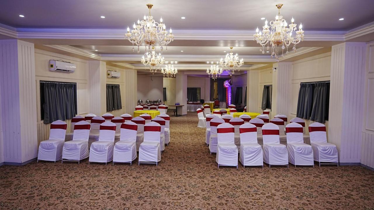 L P Regency, Pune Exteriör bild
