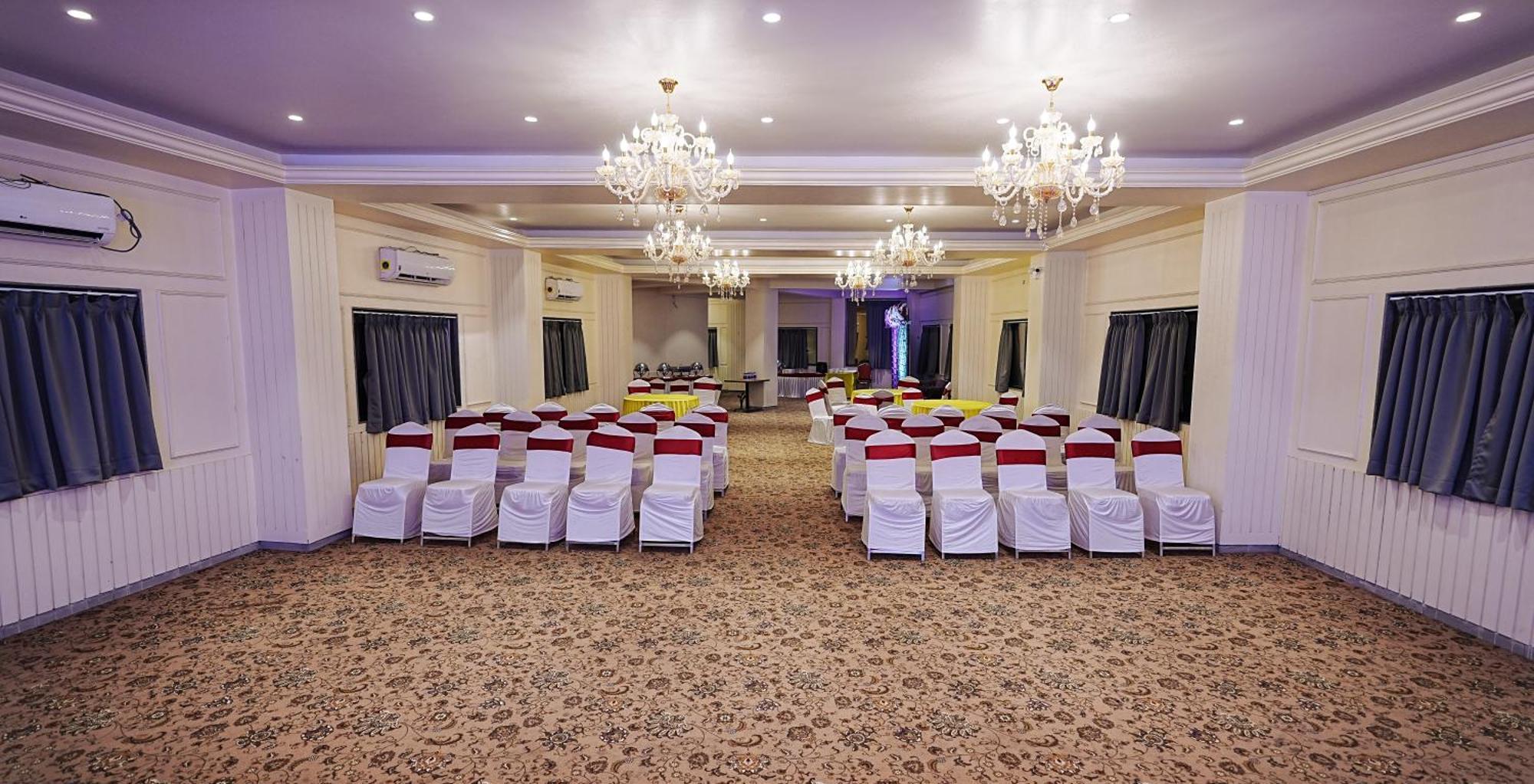 L P Regency, Pune Exteriör bild